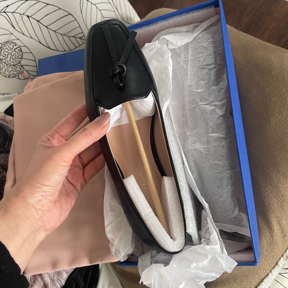 Elegant Black Loafers Stuart Weitzman
Slipknot Leather Loafers